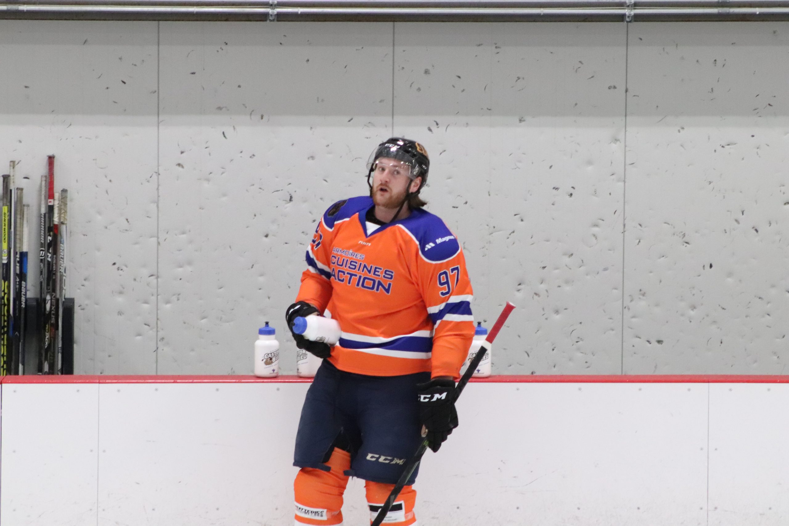 Hockey senior le Cuisines Action de Farnham s’incline en tirs de