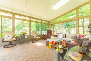 Solarium de Sunspace Sunrooms. Moreau PRS où l’équipe vous reçoit avec professionnalisme à Québec.